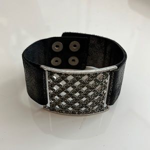 Women’s metallic cuff bracelet
